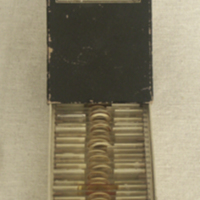 SLM 32196 - Mikroskoppreparat i en låda