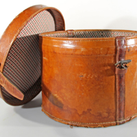 SLM 9253 - Cylindrisk hattask av brunt läder