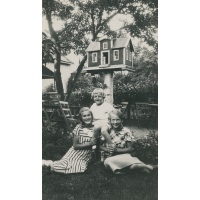 SLM P2022-0058 - Porträtt på tre barn, 1930-talet