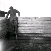 SLM R19-83-11 - Hartsö, rivning av sjöbodens väggar