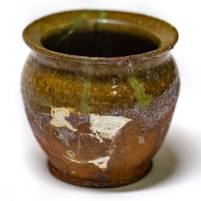SLM 1296 - Liten glaserad lerkruka, från Tuna ålderdomshem