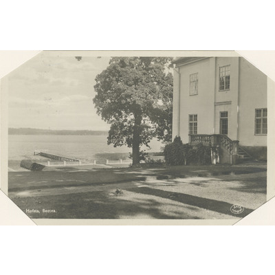 SLM M004671 - Hovsta, vykort med del av huvusbyggnad och sjön Yngaren.