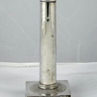 SLM 24500 1-2 - Två ljusstakar av silver, tillverkade av Adolf Zethelius (1781-1864) år 1816