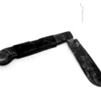SLM 2236, 2237 - Hopfällbar kniv och gaffel med skaft av horn och ciselerat silverbeslag
