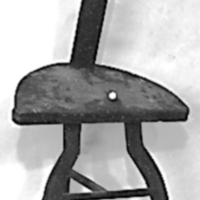 SLM 1264 - Matstol/bordsstol med svängda ben, från Österby i Hölö socken