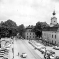SLM R1059-92-4 - Parkering på Stora Torget i Nyköping, 1960