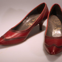 SLM 11292 - Vinröda läderskor med stilettklack, 1900-talets mitt