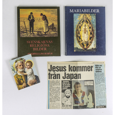 SLM 39381 1-4 - Böcker, tidningsartikel och kort med religiöst motiv