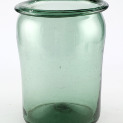 SLM 2401 - Syltburk av grönt glas, handblåst, från Stora Djulö