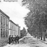 SLM R566-87-7 - Vykort föreställande Repslagaregatan, Nyköping, 1905