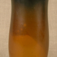 SLM 28151 - Vas av orangebrunt glas, signerad 