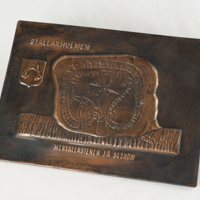 SLM 11024 1 - Plakett, souvenir av koppar med avbildad runsten från Stallarholmen