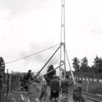 SLM M029399 - Kontaktledningsstolpar installeras på TGOJ-banan år 1952