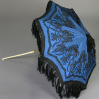 SLM 11961 - Parasoll av blått och svart siden, 1800-talets senare del