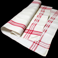SLM 28570 - Handduk av linne märkt med rött, monogram, antal handdukar och tillverkningsår