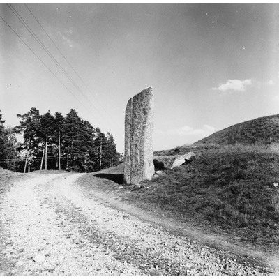 SLM M025699 - Runsten, Kungshållet, Kjula ås, 1969