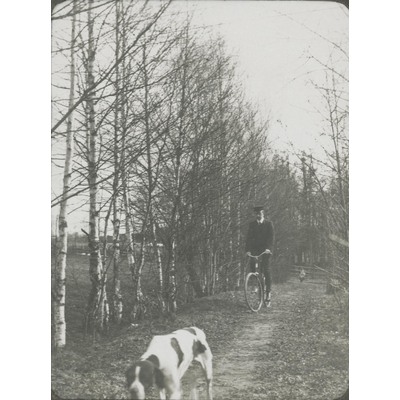 SLM P09-1500 - Man på cykel och en hund