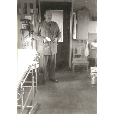 SLM S35-97-12 - Doktor Ramhult, läkare vid sjukhustågen genom Sverige år 1941-42
