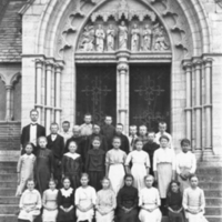 SLM P04-30 - Skolfoto vid Floda kyrka, Folke och Maj-Sofi Ahlstrand med flera 1912