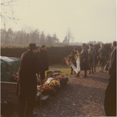 SLM P2021-0193 - Emmas begravning år 1971