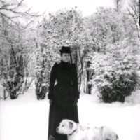 SLM Ö29 - Cecilia af Klercker med hunden Dan, 1890-tal