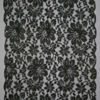SLM 9405 - Schal av svart tyllspets, blomstermönster, kantad med uddspets