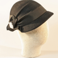 SLM 12415 6 - Hatt av svart filt med ripsband och rosett, 1930-tal