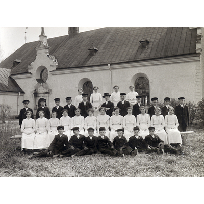 SLM P2019-0411 - Konfirmation i Lunda kyrka utanför Nyköping ca 1910-tal