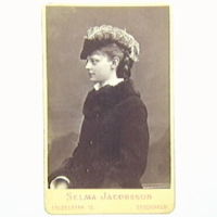 SLM M001171 - Visitkort, porträtt på Elise Åkerhielm år 1881