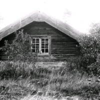 SLM M032979 - Enebystugan i Husby-Oppunda socken, innan rivning år 1927