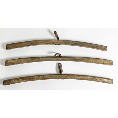 SLM 59114 - Tre galgar av trä med stroppar av läderband, från Björktorp vid Strängnäs