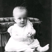 SLM M033791 - Porträtt av Olga Karlsson som liten