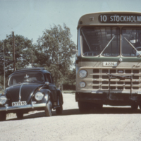 SLM SB13-1250 - Buss A226 Scania-Vabis CF6557 bredvid en Volkswagen Typ 1