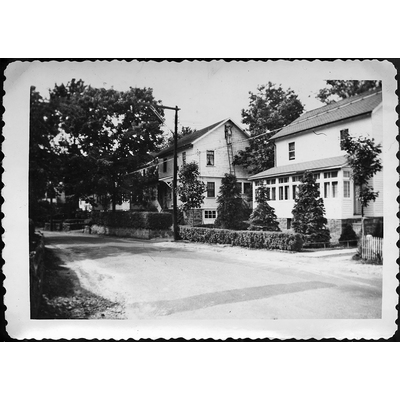 SLM P2017-0573 - Port Chester, New York 1949, familjerna Youngs och Savickis hus