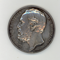 SLM 7124 1-2 - Medalj av silver, porträtt av Oskar II, Konstakademin 1873