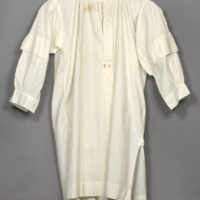 SLM 28435 - Skjorta av vit bomull märkt 