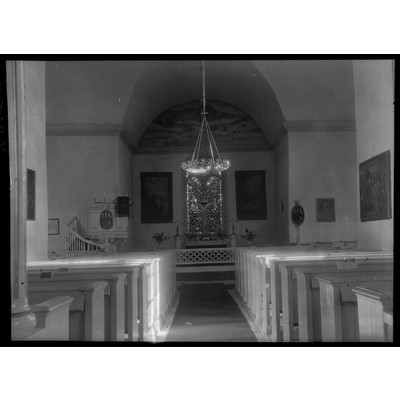 SLM X592-80 - Kjula kyrka, taget mot altaret.