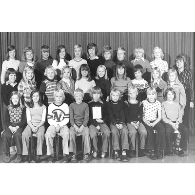 SLM D05-535 - Klassfoto, årskurs fem i Bettna skola 1975