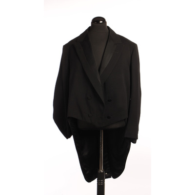 SLM 11032 1 - Frack, jacka av svart kläde, dubbelknäppt, från 1920-talet
