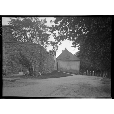 SLM X1571-80 - Yttre borggårdsmuren och Gamla Residenset, 1930
