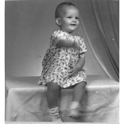 SLM P2021-0313 - Maud Lindberg ett år, Maud föddes 1946 i Tibble, Skultuna