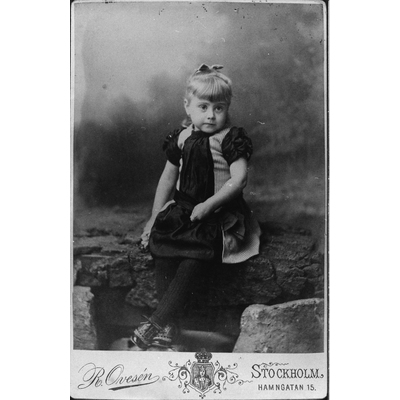 SLM P2020-0037 - Karin Hall (1886-1966) som barn, cirka 1893