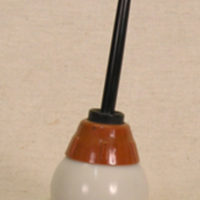 SLM 32655 1-3 - Pennställ och pennskaft, i mjölkfärgad, brun och svart plast