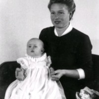 SLM A18-1 - Porträtt av kvinna och barn, 1950