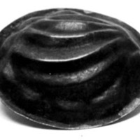 SLM 3612 - Bakelseform av koppar med svängda åsar i relief, 8,1 cm, från Lunda socken