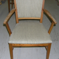 SLM 33590 1-2 - Karmstol med stoppad sits och rygg, design av Carl Malmsten