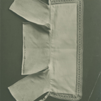 SLM P2013-1575 - Förkläde, textilinventering