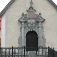 SLM D09-604 - Vadsbro kyrka, exteriör, kalkstensportal med järndörr i väster