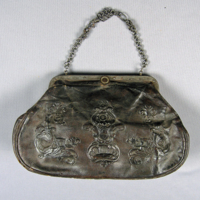 SLM 5928 - Väska med formpressad dekoration, 1800-tal