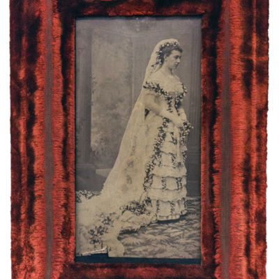 SLM 10233 - Fotografi, prinsessan Victoria av Baden vid bröllopet 1881